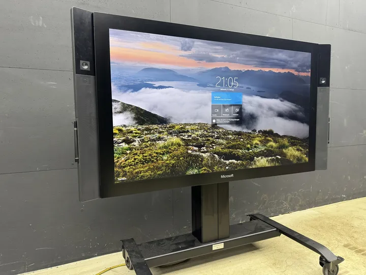 Microsoft Surface Hub 55 Zoll Whiteboard inkl. 2 Stifte (elektrisch höhenverstellbar)